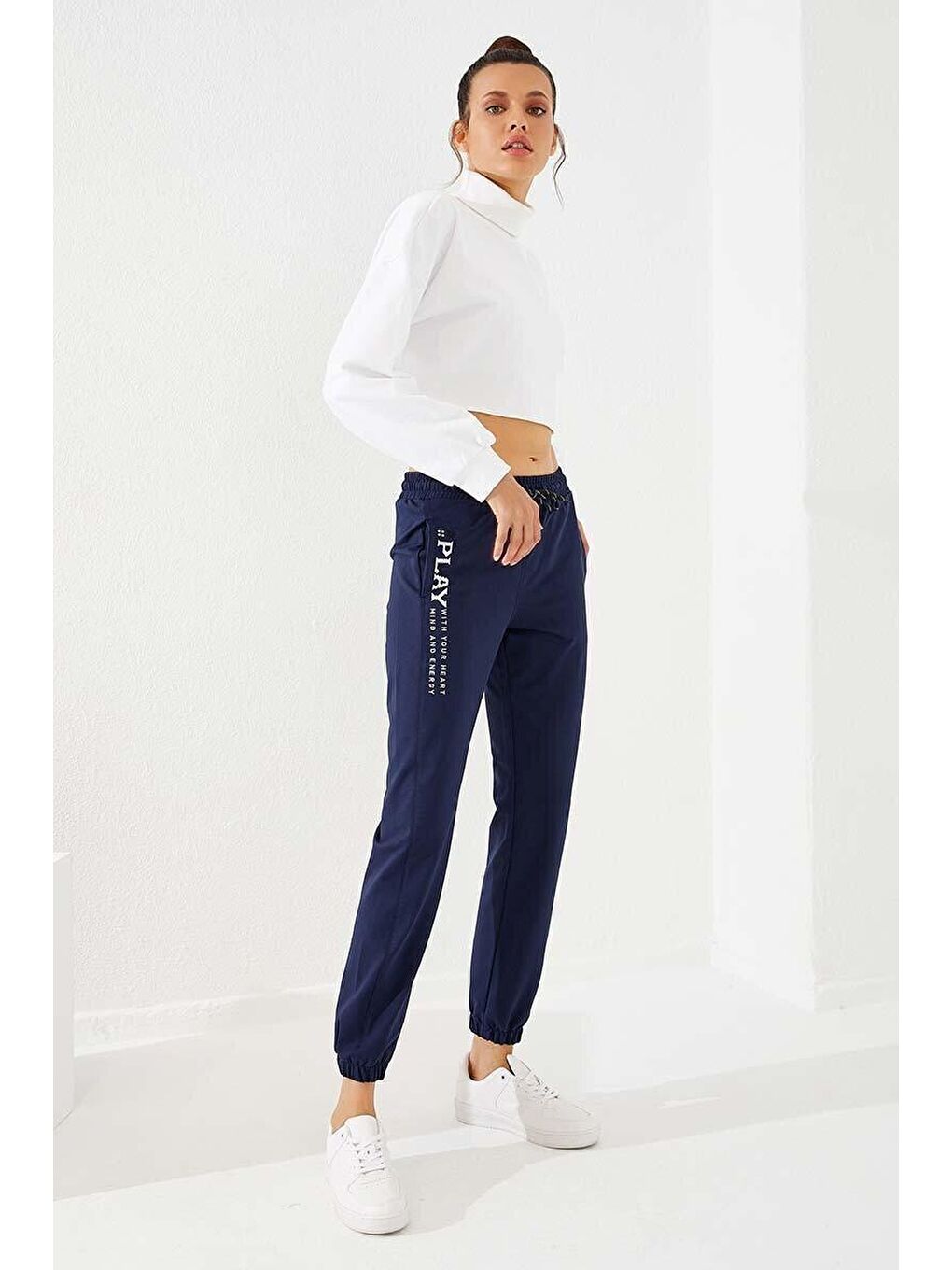 İndigo Yüksek Bel Nakışlı Rahat Form Lastik Paça Kadın Eşofman Altı - 94573-4