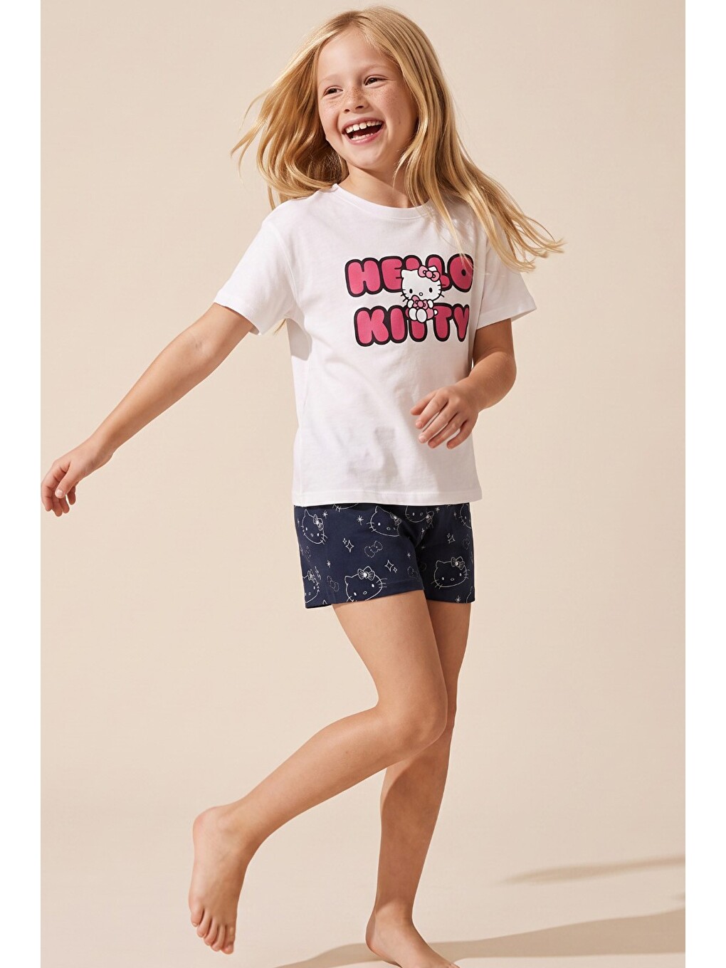 Hello Kitty Lisanslı %100 Pamuk Ekru Çok Renkli Bisklet Yaka Şortlu Pijama Takım 26120201-3