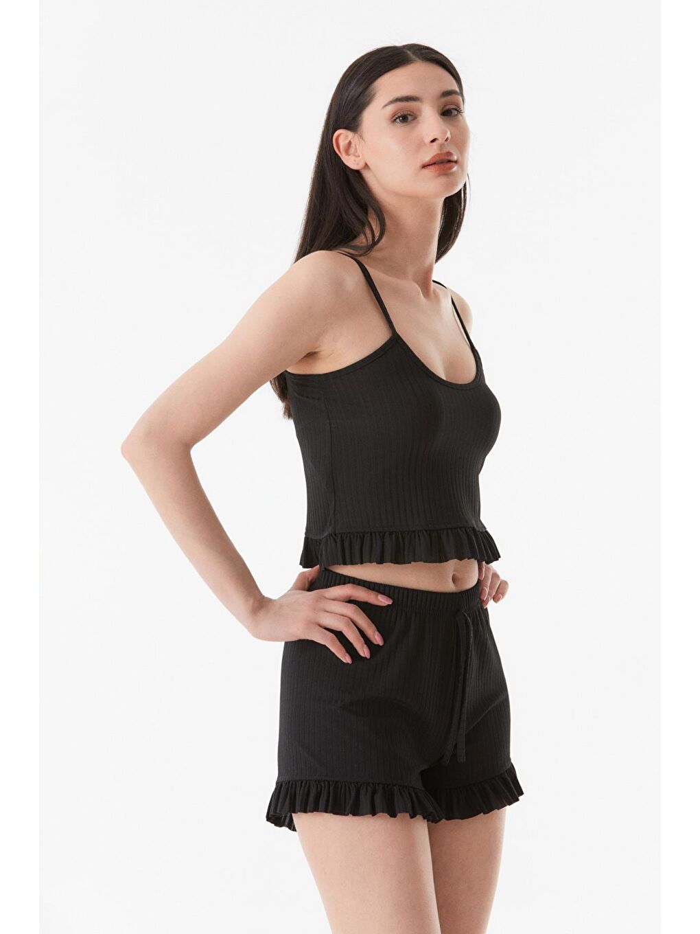 Siyah Basic Askılı Fırfırlı Şortlu Pijama Takımı-3