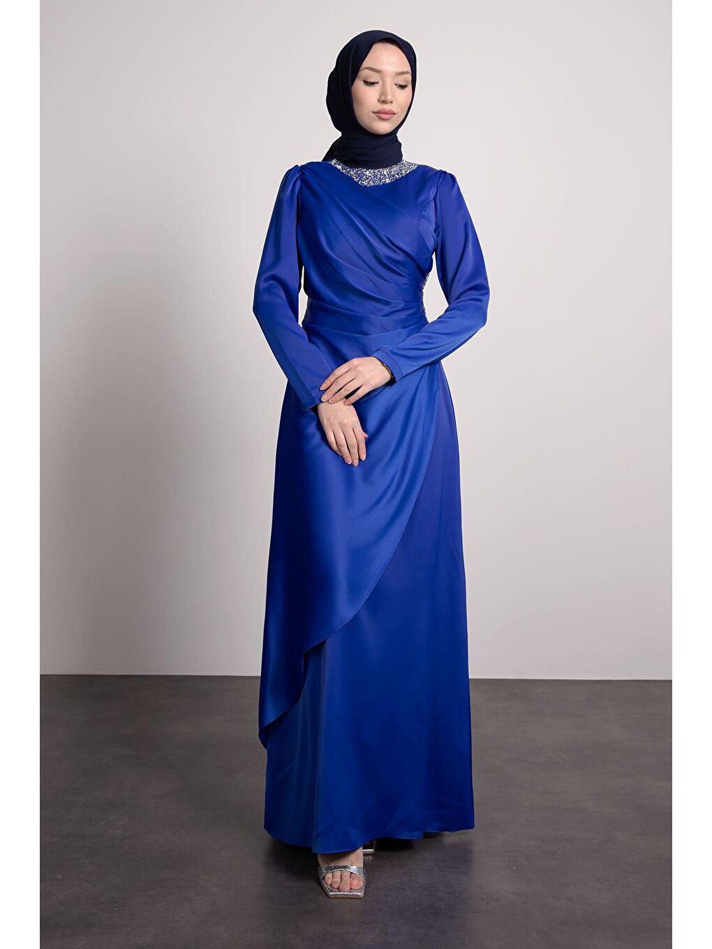 Mavi Taş Detaylı Önden Pileli Tesettür Kadın Abiye-1