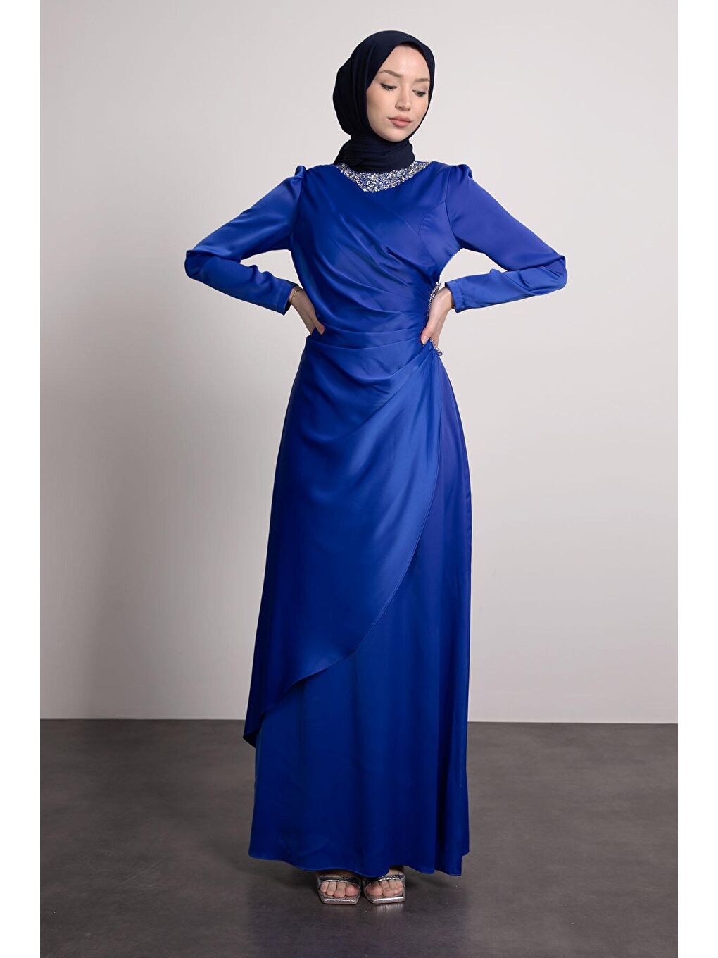 Mavi Taş Detaylı Önden Pileli Tesettür Kadın Abiye-3