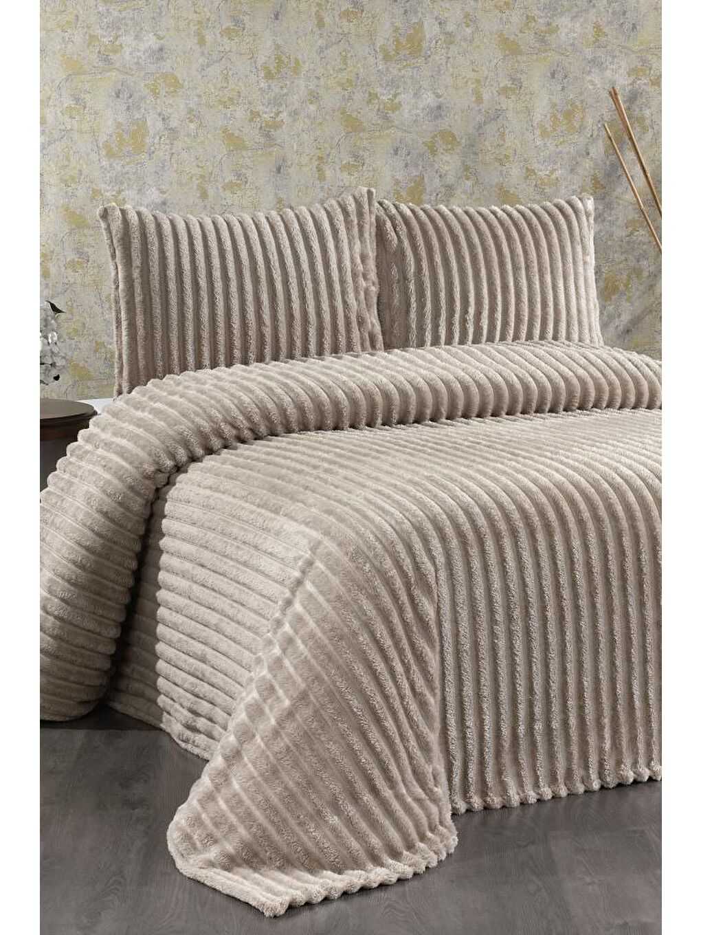 Granada Pelüş Çift Kişilik Yatak Örtüsü Bej