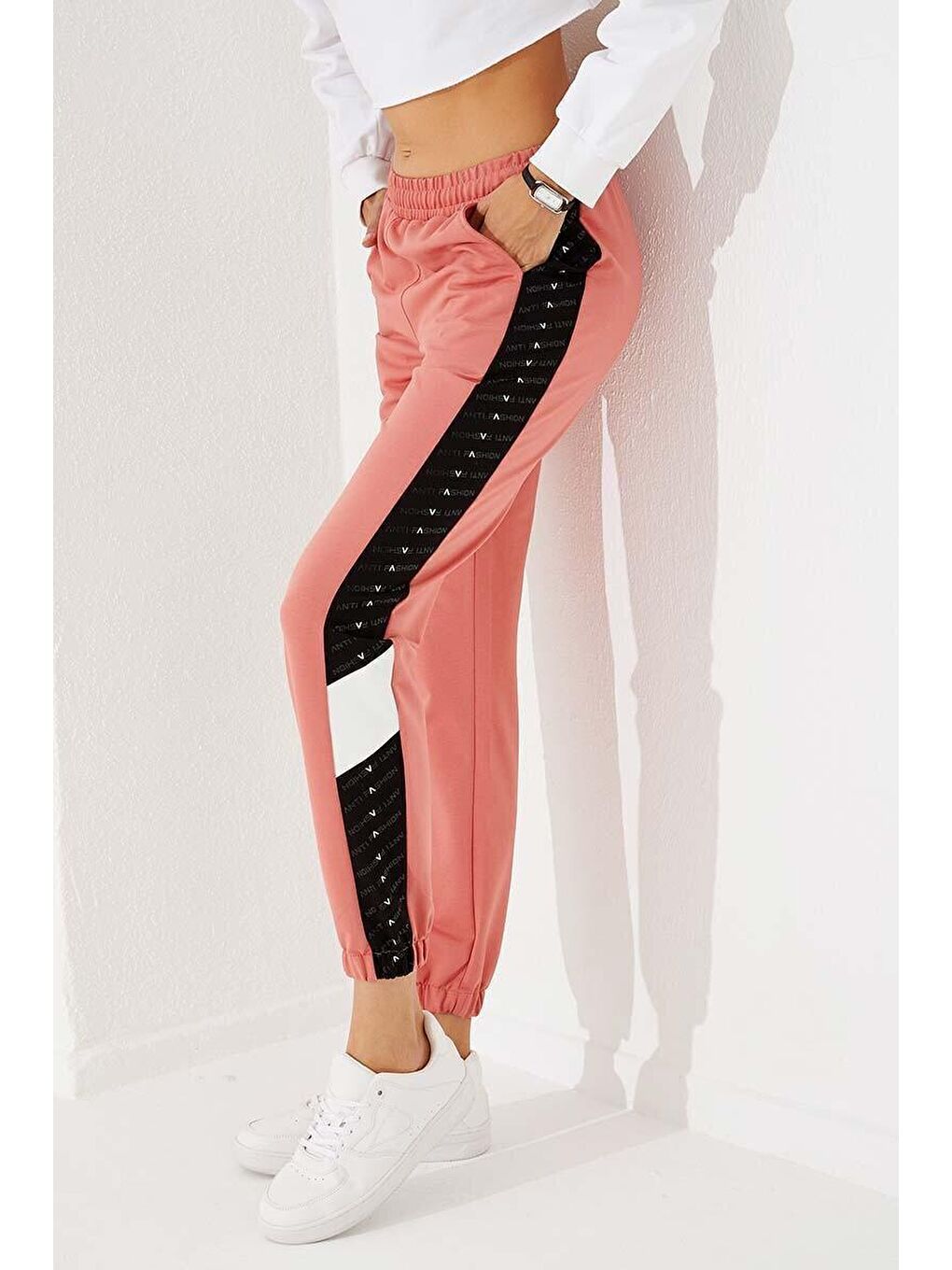 Pembe Pudra Noktalı Şerit Detaylı Jogger  Rahat Form Lastik Paça Kadın Eşofman Alt - 94579-1