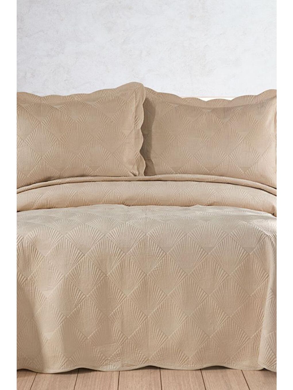 Arzen Nakışlı Kadife Çift Kişilik Yatak Örtüsü 250x260 Bej