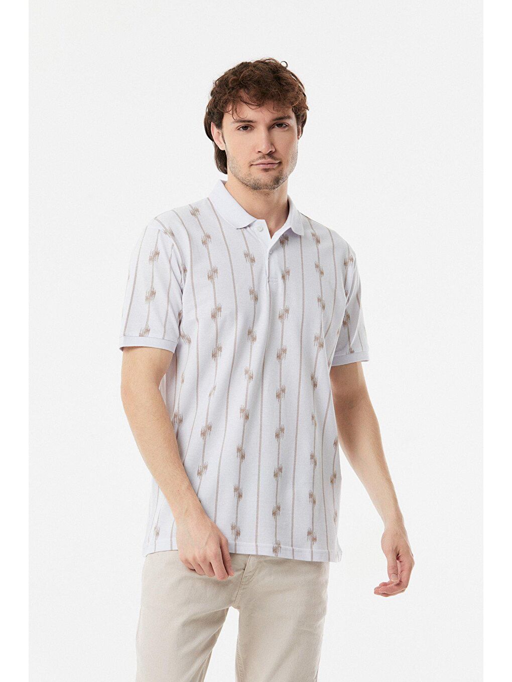 Beyaz Baskılı Polo Yaka Tişört