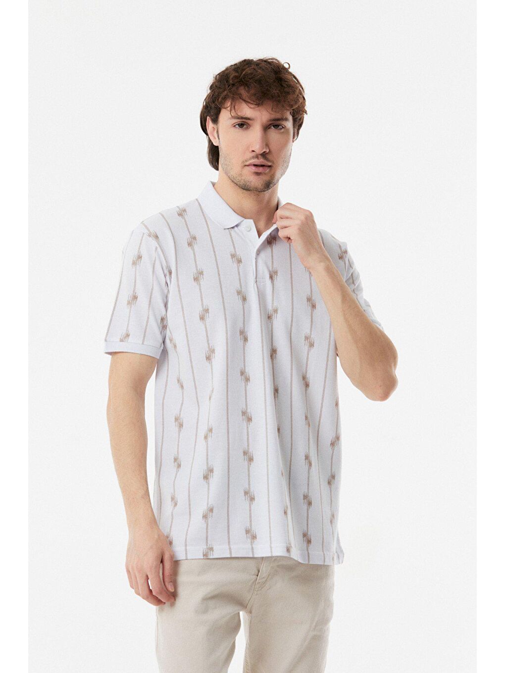 Beyaz Baskılı Polo Yaka Tişört-2