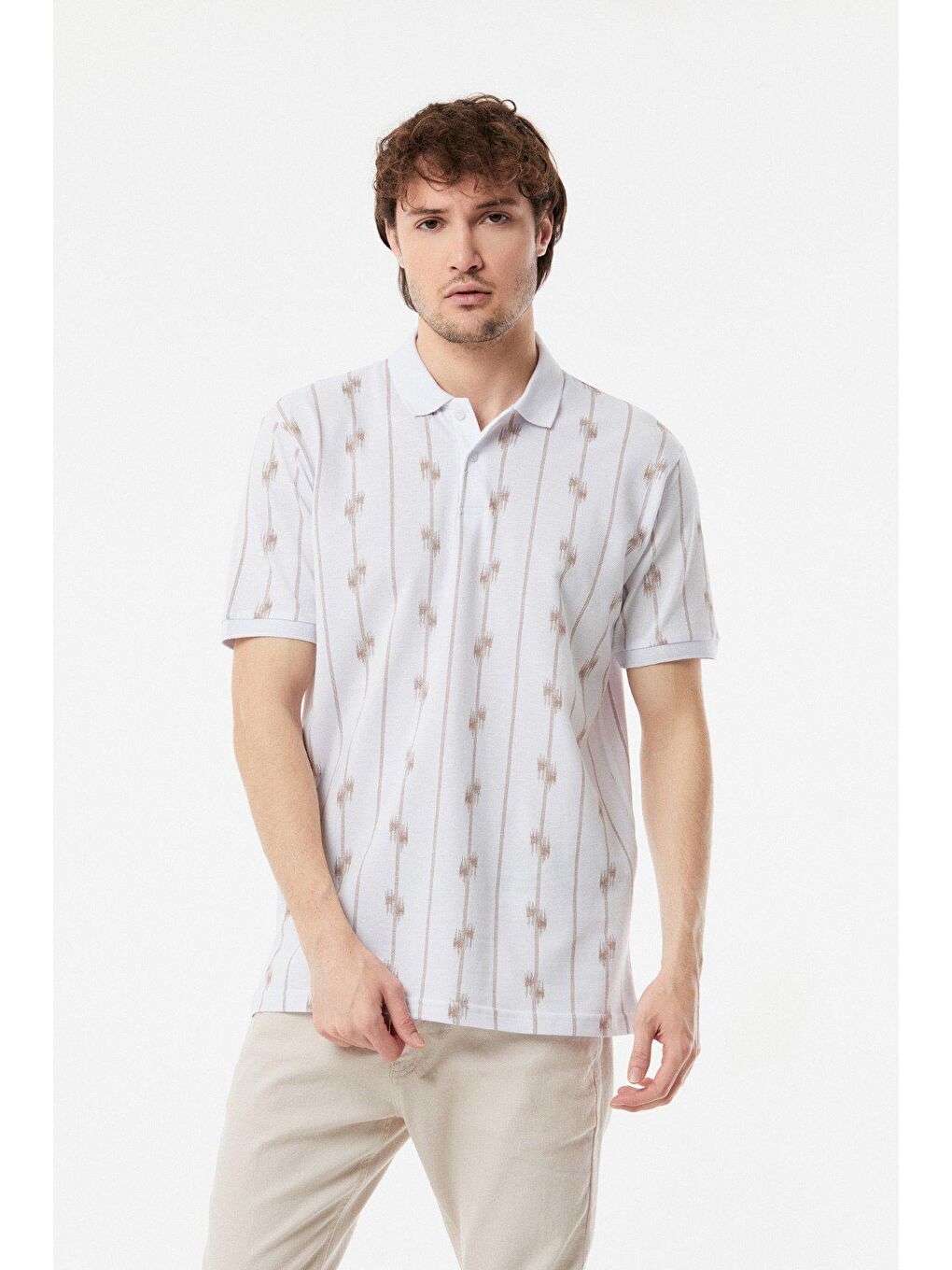 Beyaz Baskılı Polo Yaka Tişört-3