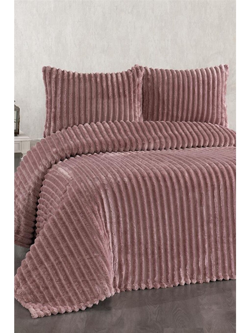 Pembe Granada Pelüş Çift Kişilik Yatak Örtüsü Gül Kurusu