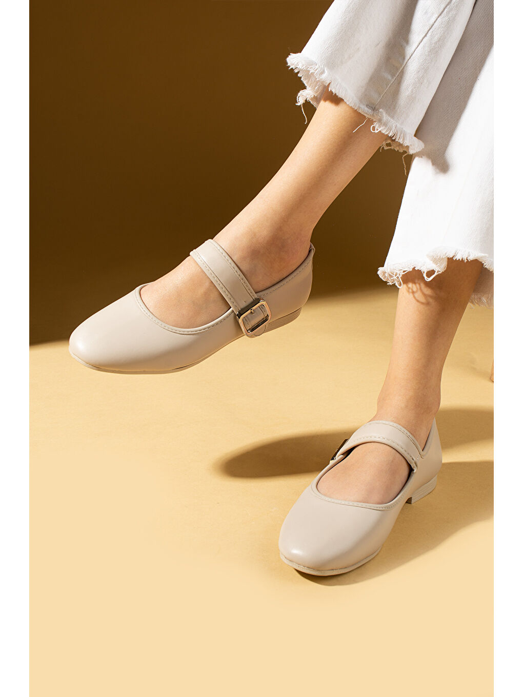 Bej Bantlı Toka Detaylı Rahat Taban Kadın Babet 57-44-25-1