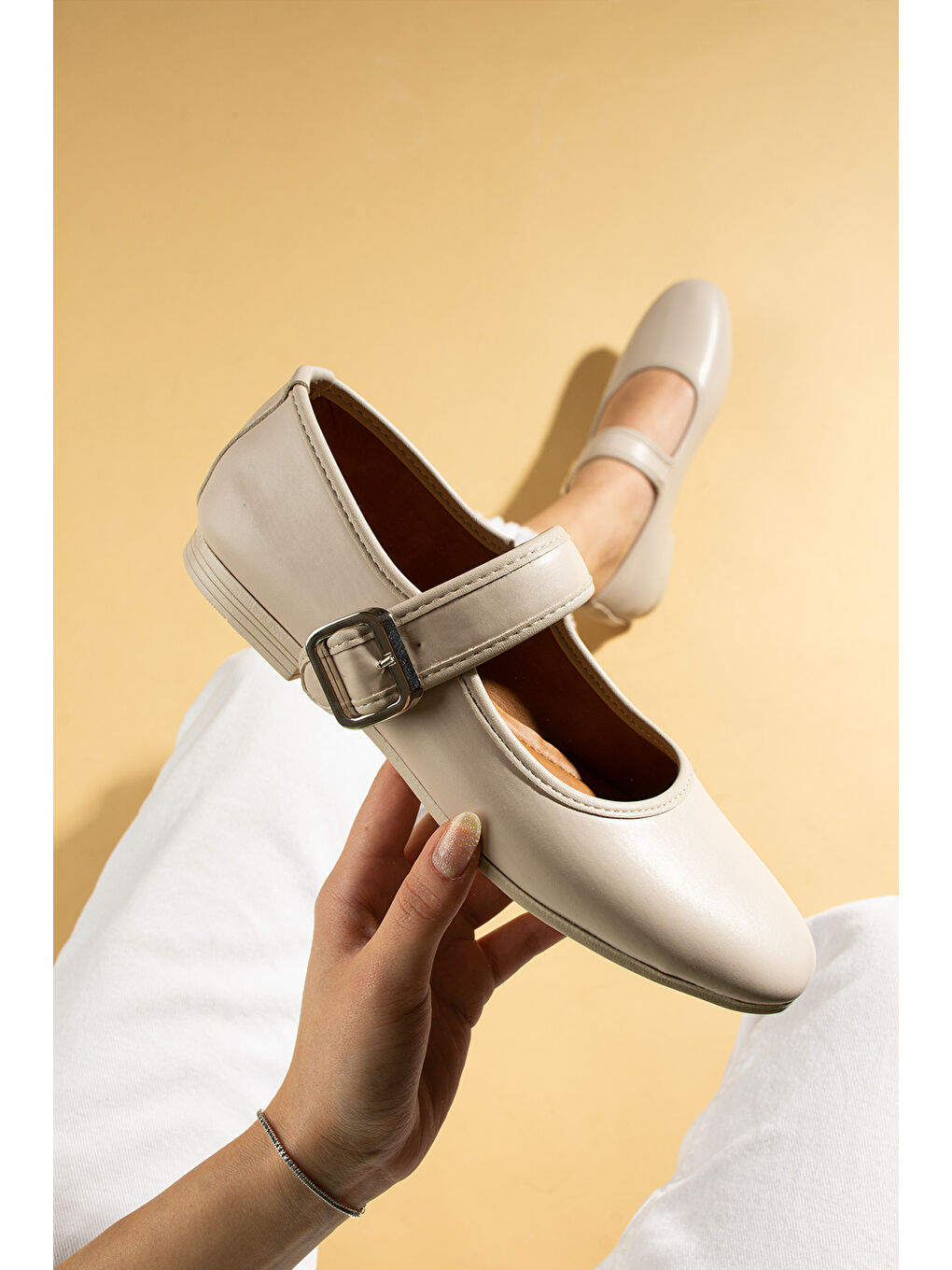 Bej Bantlı Toka Detaylı Rahat Taban Kadın Babet 57-44-25-2