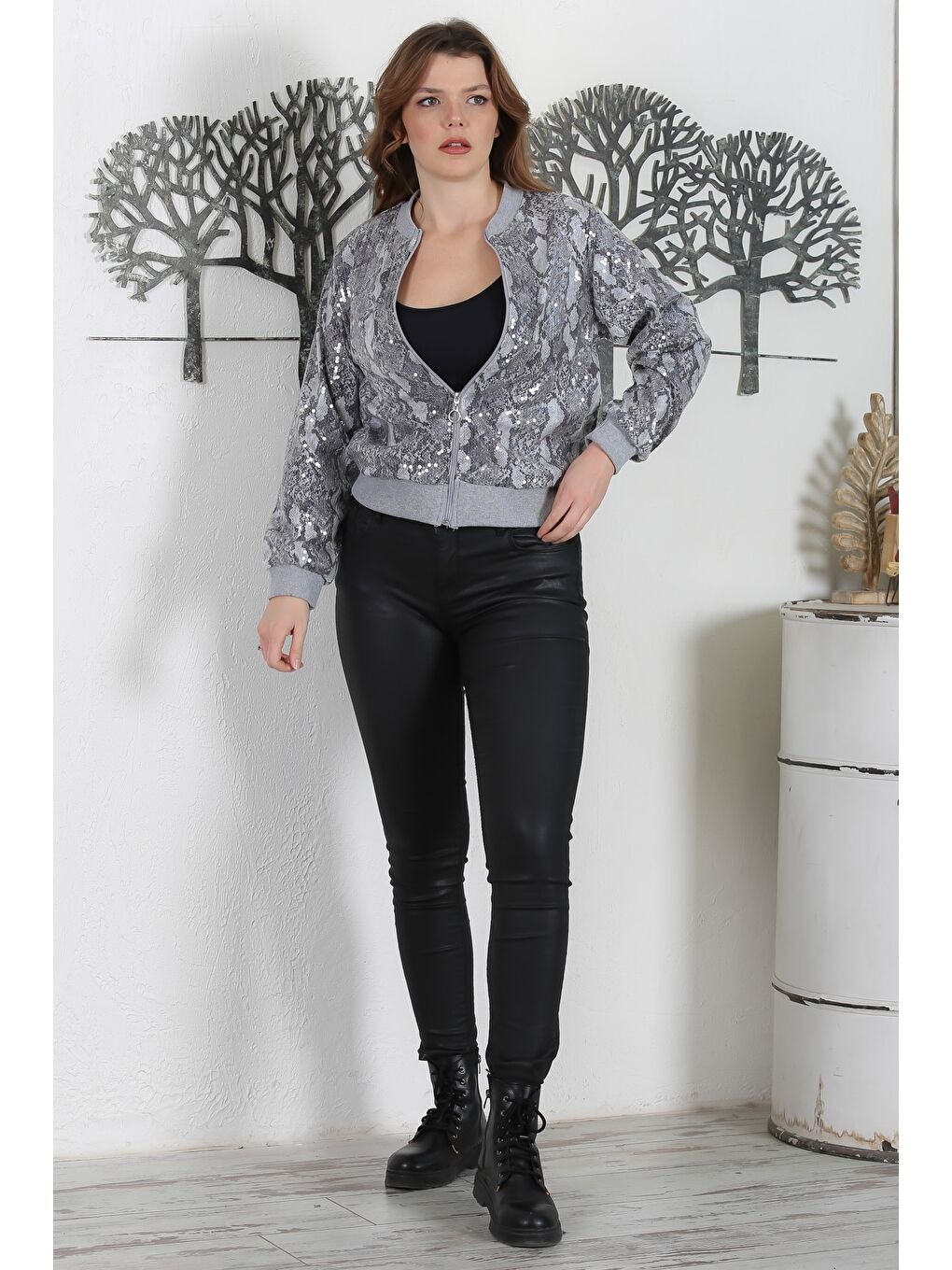 Gri Bomber Yaka Manşetli Kollu Yılan Derisi Desenli Fermuarlı Astarlı Pul Payetli Örme Ceket 59 52-3