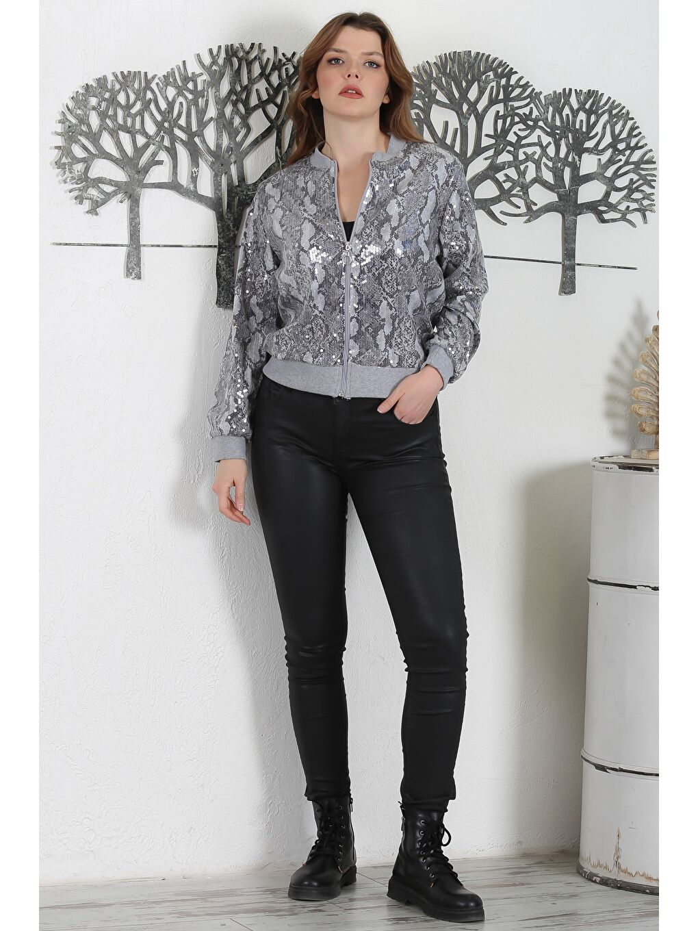 Gri Bomber Yaka Manşetli Kollu Yılan Derisi Desenli Fermuarlı Astarlı Pul Payetli Örme Ceket 59 52-4