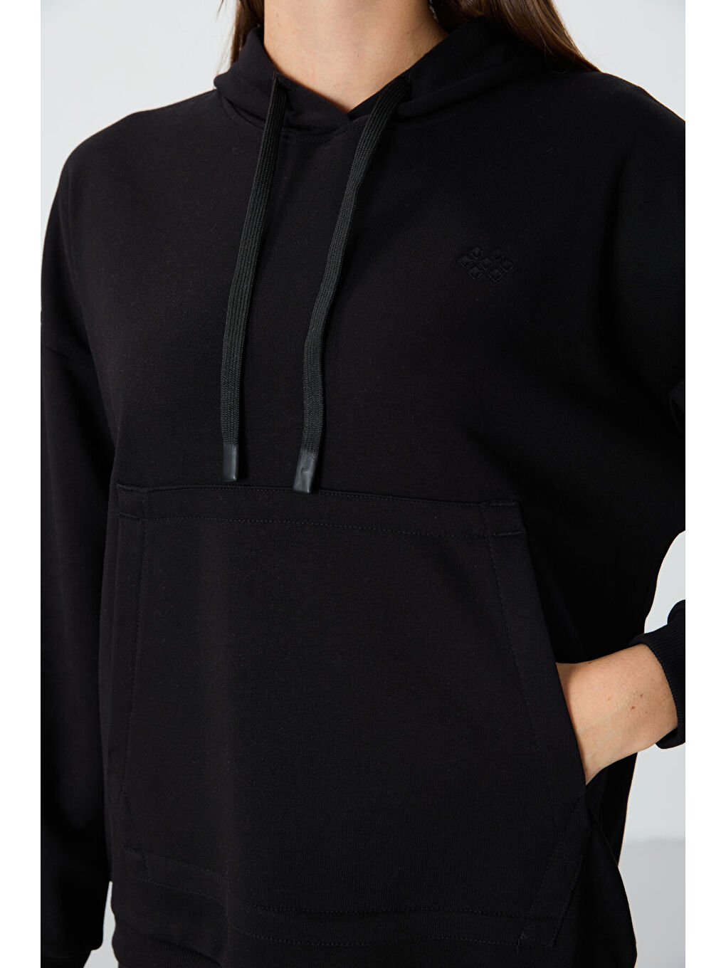 Siyah Kompakt Pamuklu Kalın Pürüzsüz Dokulu Kapüşonlu Oversize Fit Kadın Sweatshirt   97291-3