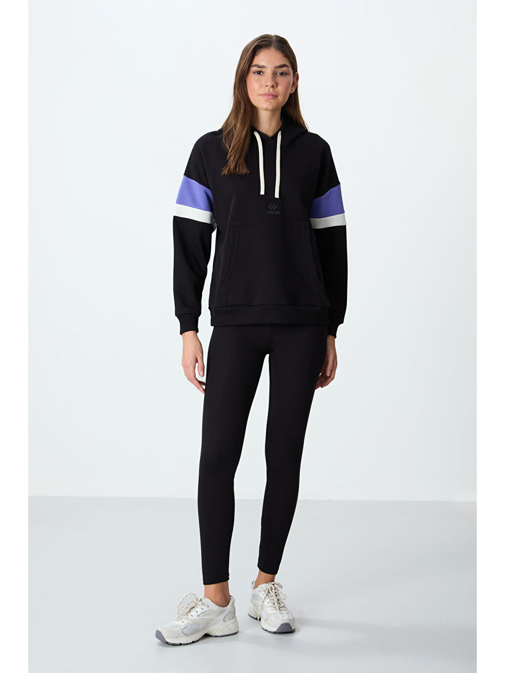 Siyah Kompakt Pamuklu Kalın Pürüzsüz Dokulu Kapüşonlu Oversize Fit Kadın Sweatshirt   97290-3