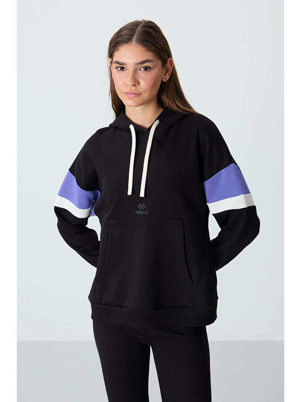 Siyah Kompakt Pamuklu Kalın Pürüzsüz Dokulu Kapüşonlu Oversize Fit Kadın Sweatshirt   97290-7