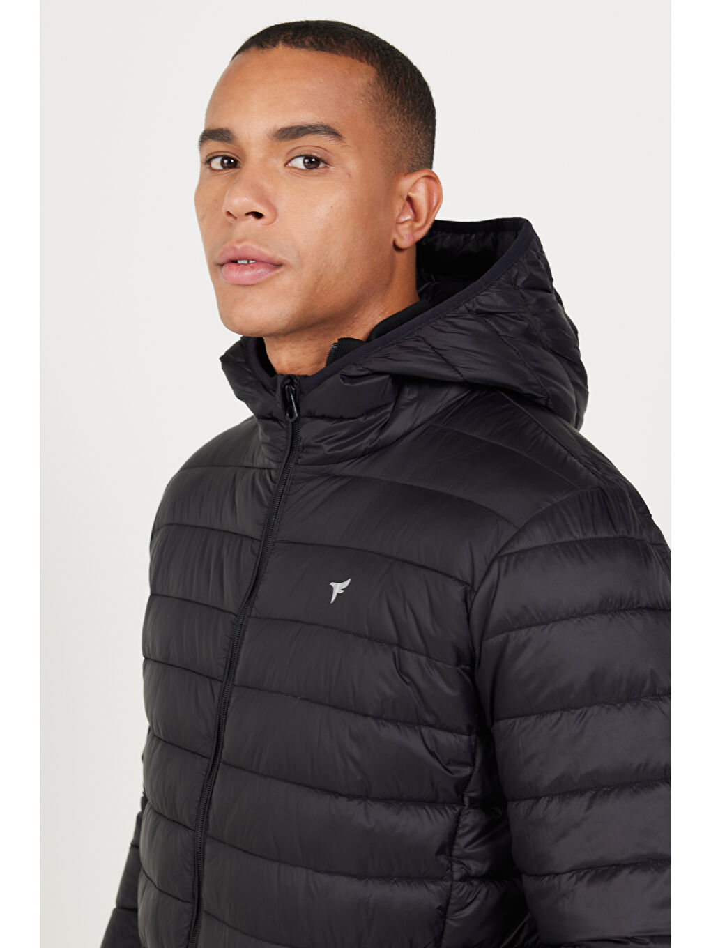 Erkek Siyah Standart Fit Normal Kesim Kapüşonlu Mont-1