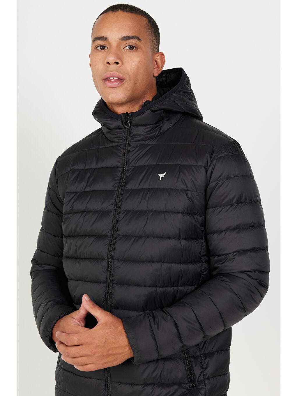 Erkek Siyah Standart Fit Normal Kesim Kapüşonlu Mont-2