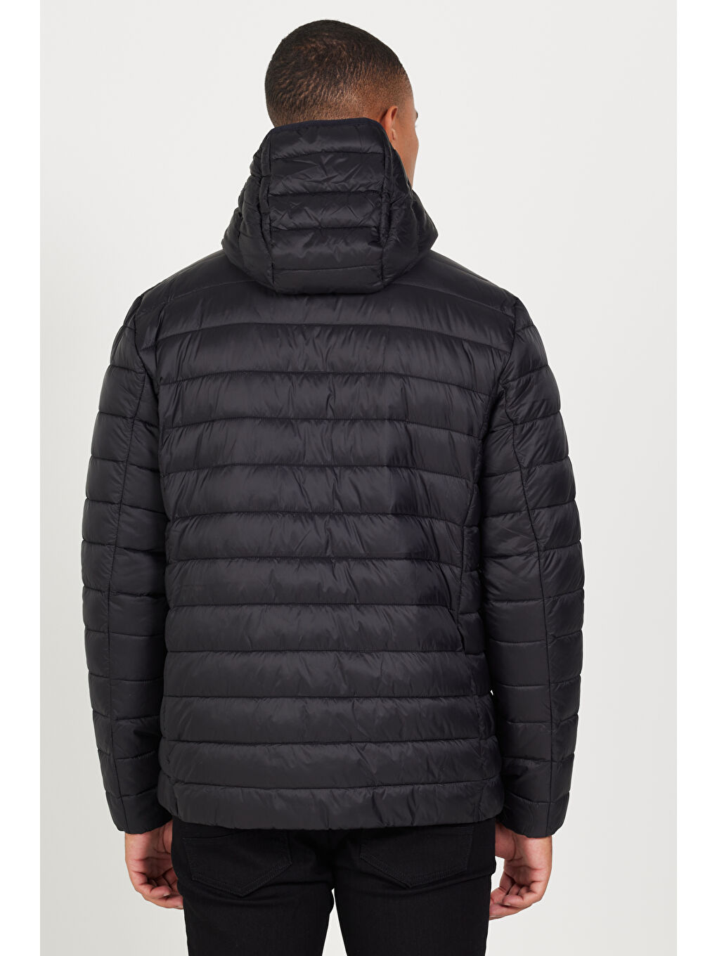 Erkek Siyah Standart Fit Normal Kesim Kapüşonlu Mont-4