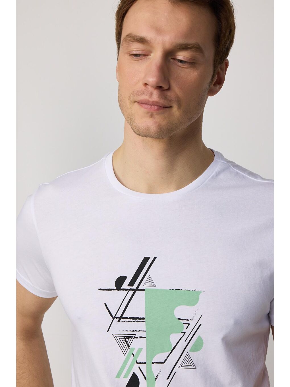 Erkek Slim Fit Dar Kesim %100 Pamuk Yumuşak Dokulu Baskılı Beyaz Bisiklet Yaka Tişört-1