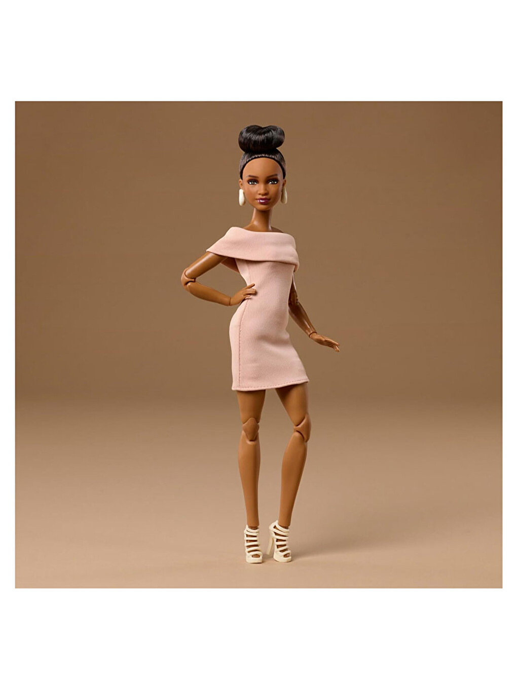 Barbie Basics 08 Siyahi Topuz Saçlı Jjx27-2