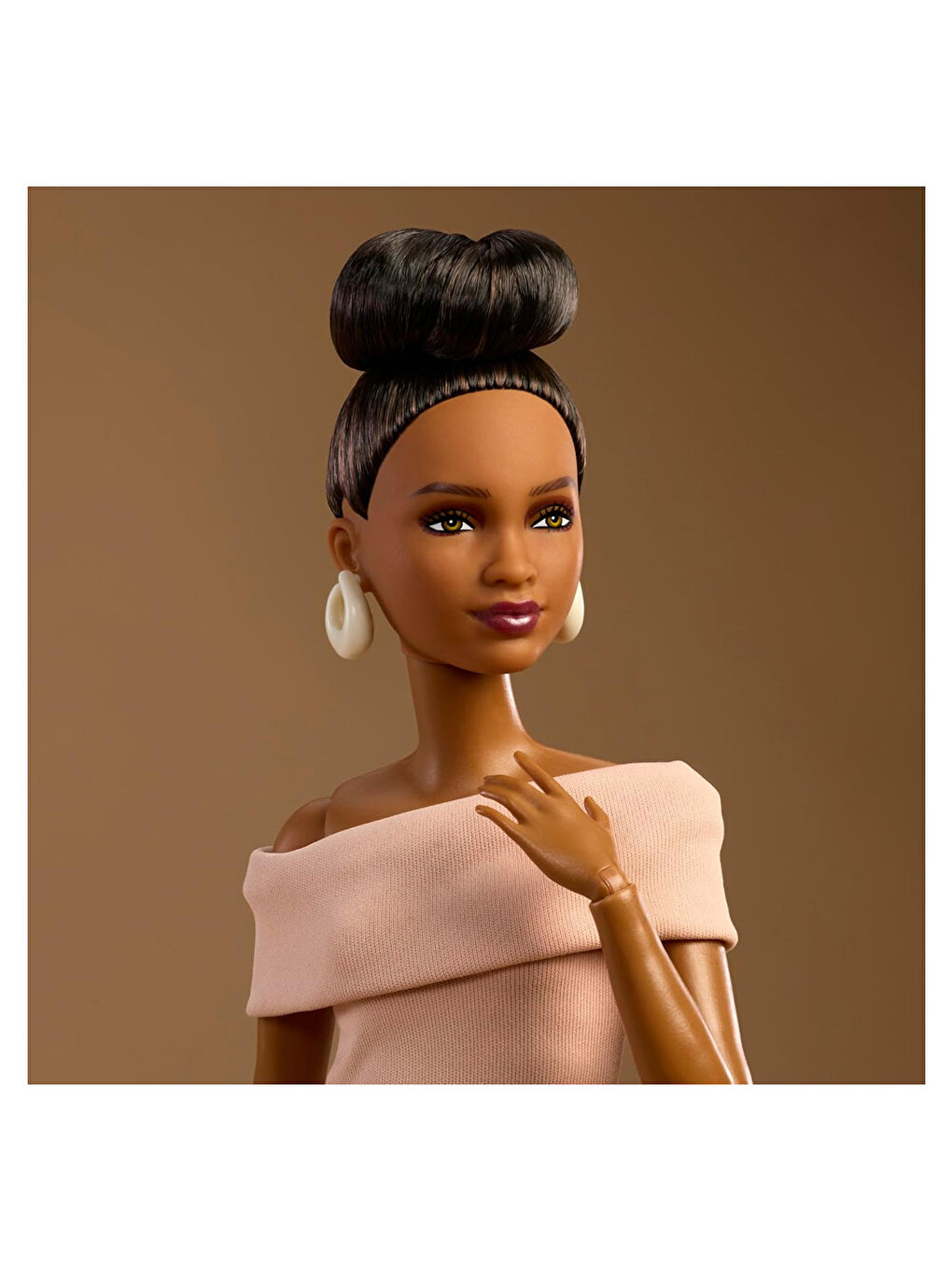 Barbie Basics 08 Siyahi Topuz Saçlı Jjx27-4