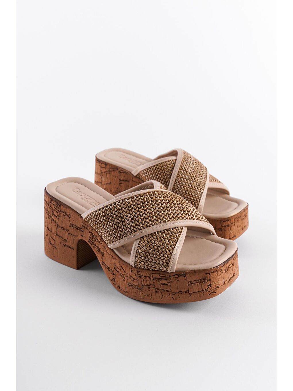 Bej Mantar Platform Tabanlı Hasır Çapraz Bantlı Kadın Terlik