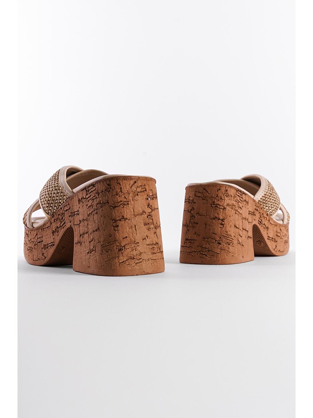 Bej Mantar Platform Tabanlı Hasır Çapraz Bantlı Kadın Terlik-2