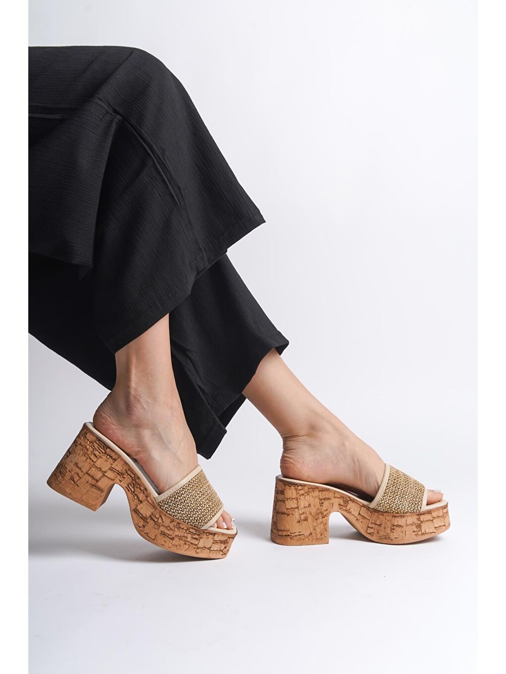 Bej Mantar Platform Tabanlı Hasır Tek Bantlı Kadın Terlik-4