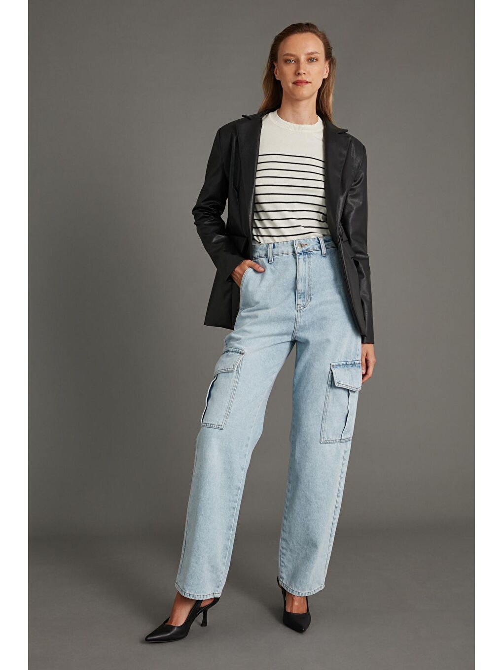 Kadın Ekru Kolu Aksesuar Detylı Çizgili Bisiklet Yaka Triko Kazak