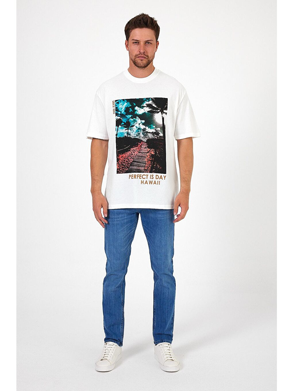 Beyaz Bisiklet Yaka Hawaıı Baskılı Erkek Tişört 7021-4