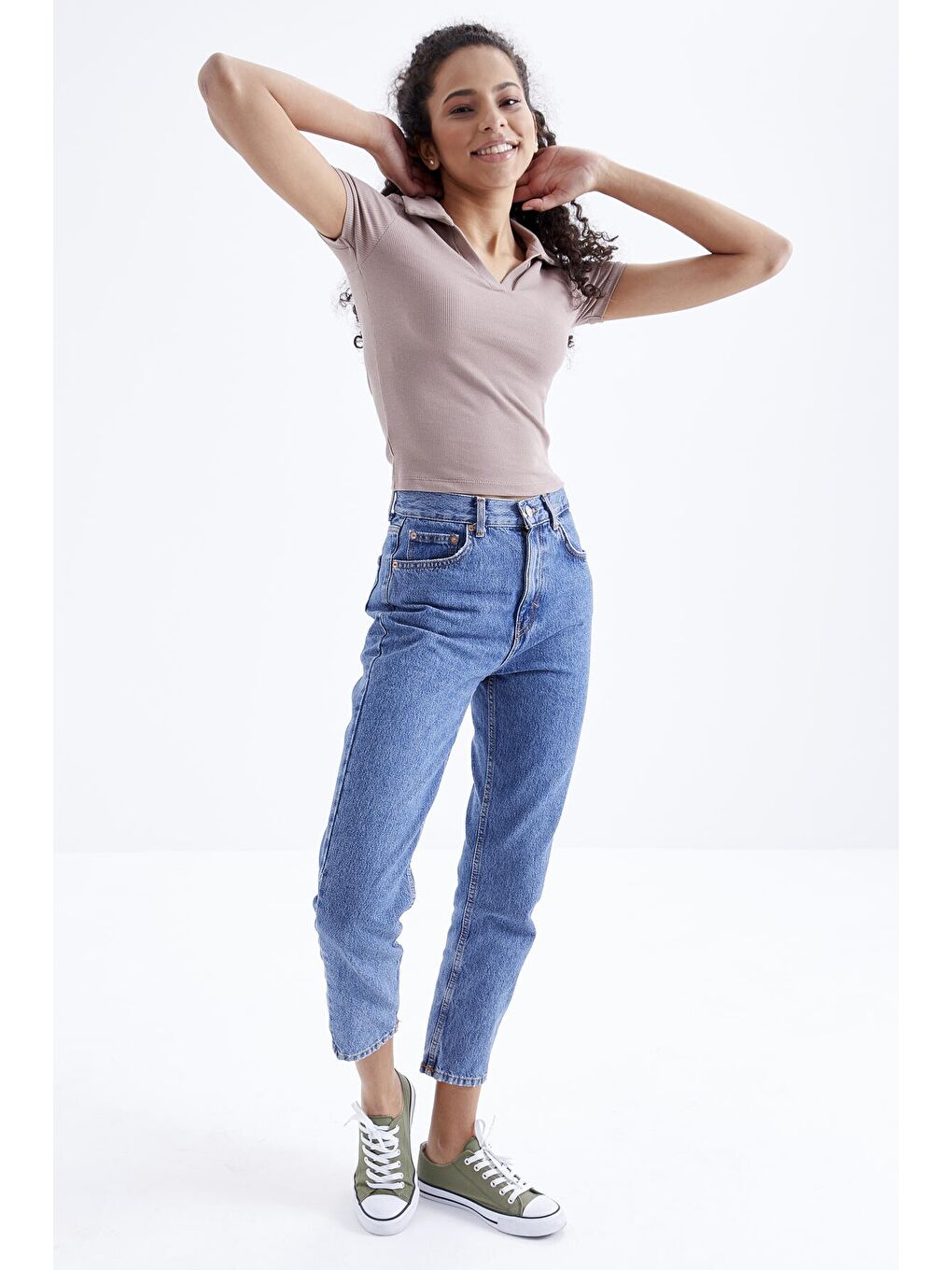 Kahverengi Camel Polo Yaka Basic Kısa Kollu  Kadın Crop Top Tişört - 97208-1