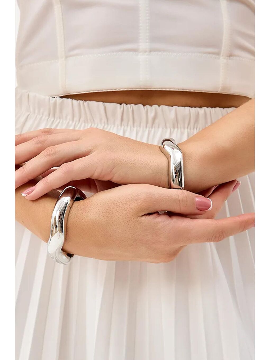 Gri Dalgalı Model Parlak Gümüş Rengi Cuff Bileklik