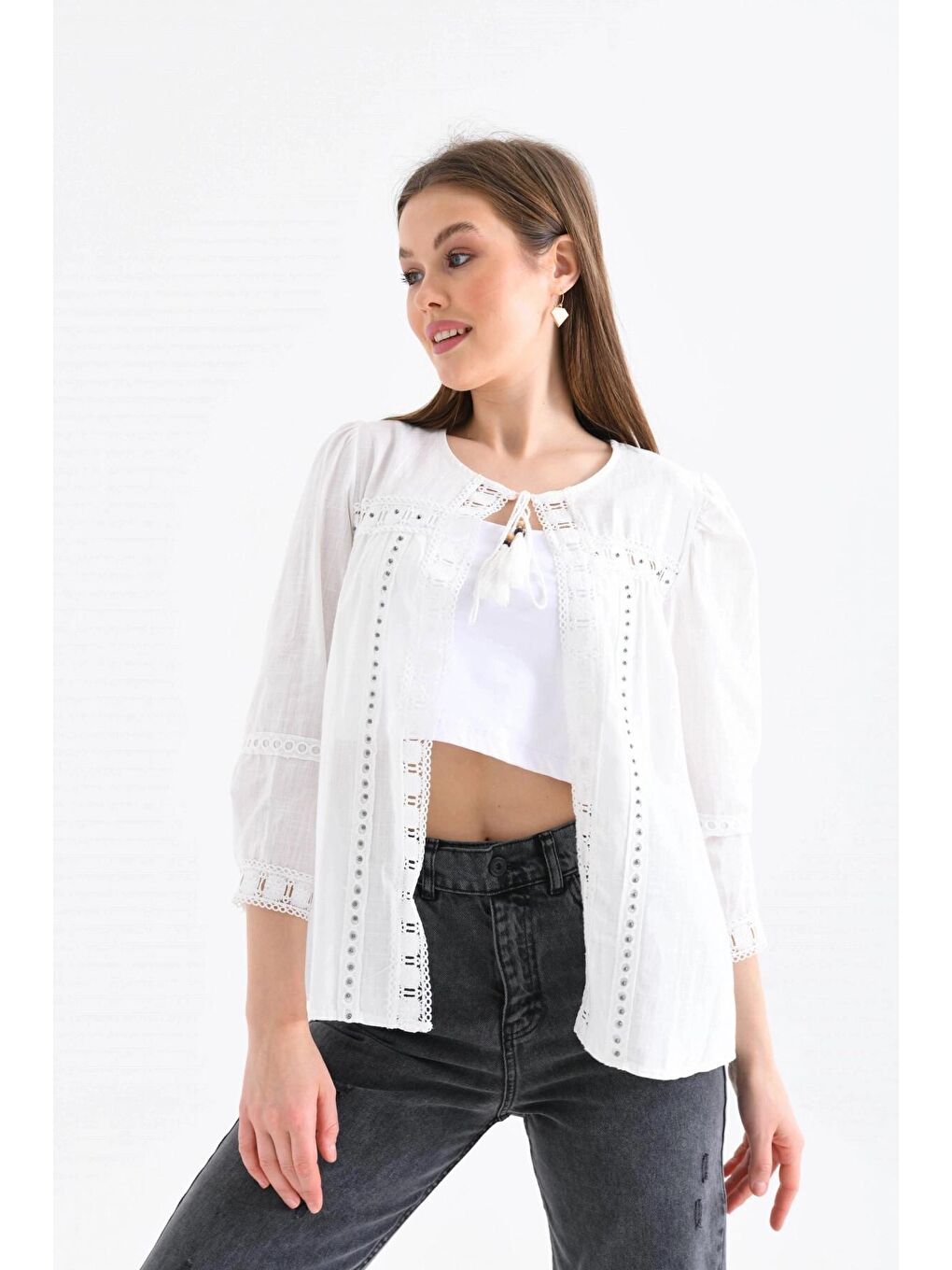 Ekru Kemik Rengi Önden Bağlamalı Bluz