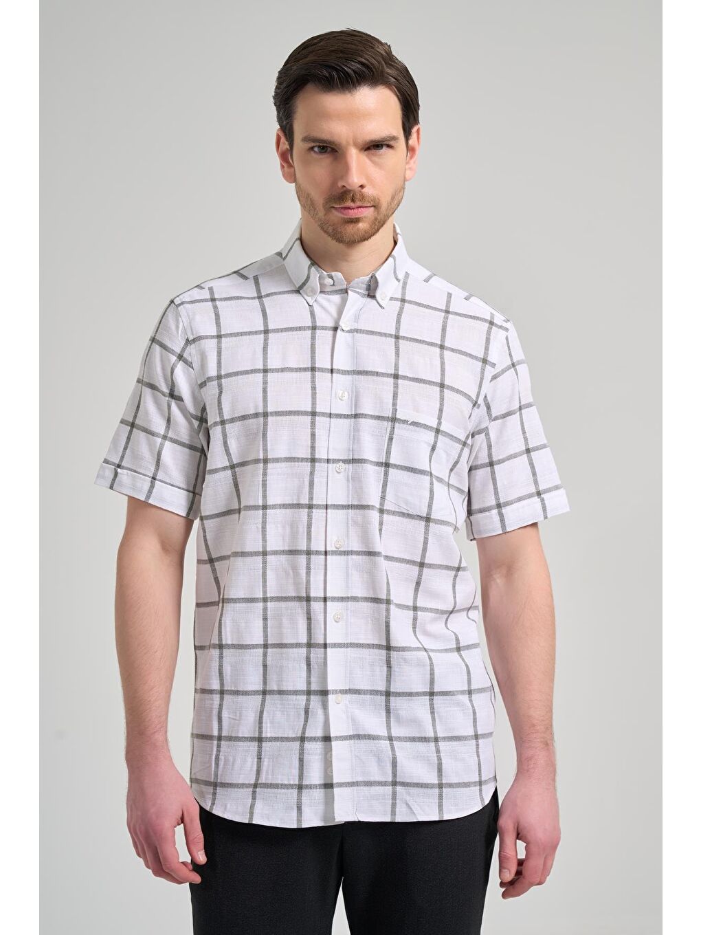 Beyaz Kısa Kol Ekose Desen Armürlü Düğmeli Yaka Cepli Pamuklu Classic Comfort Fit Gömlek 1004250166