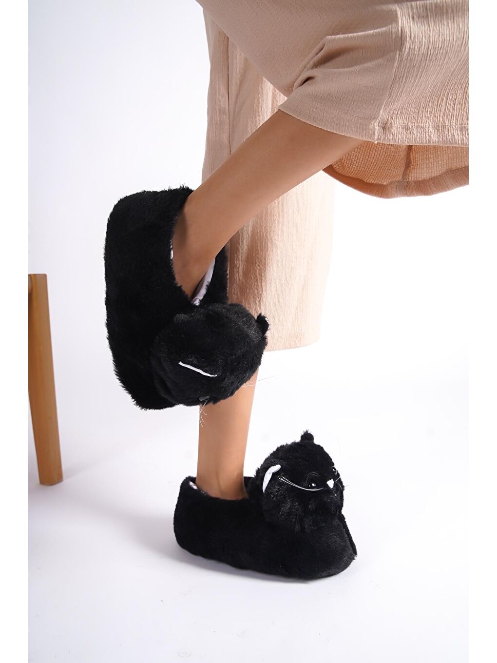 Siyah Panduf Peluş Kadın Patik-2