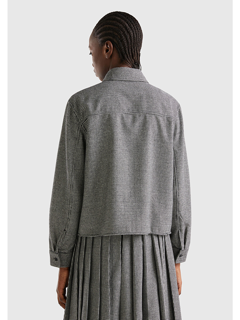 Kadın Siyah Beyaz Kazayağı Desenli Önü Capli Gömlek-2