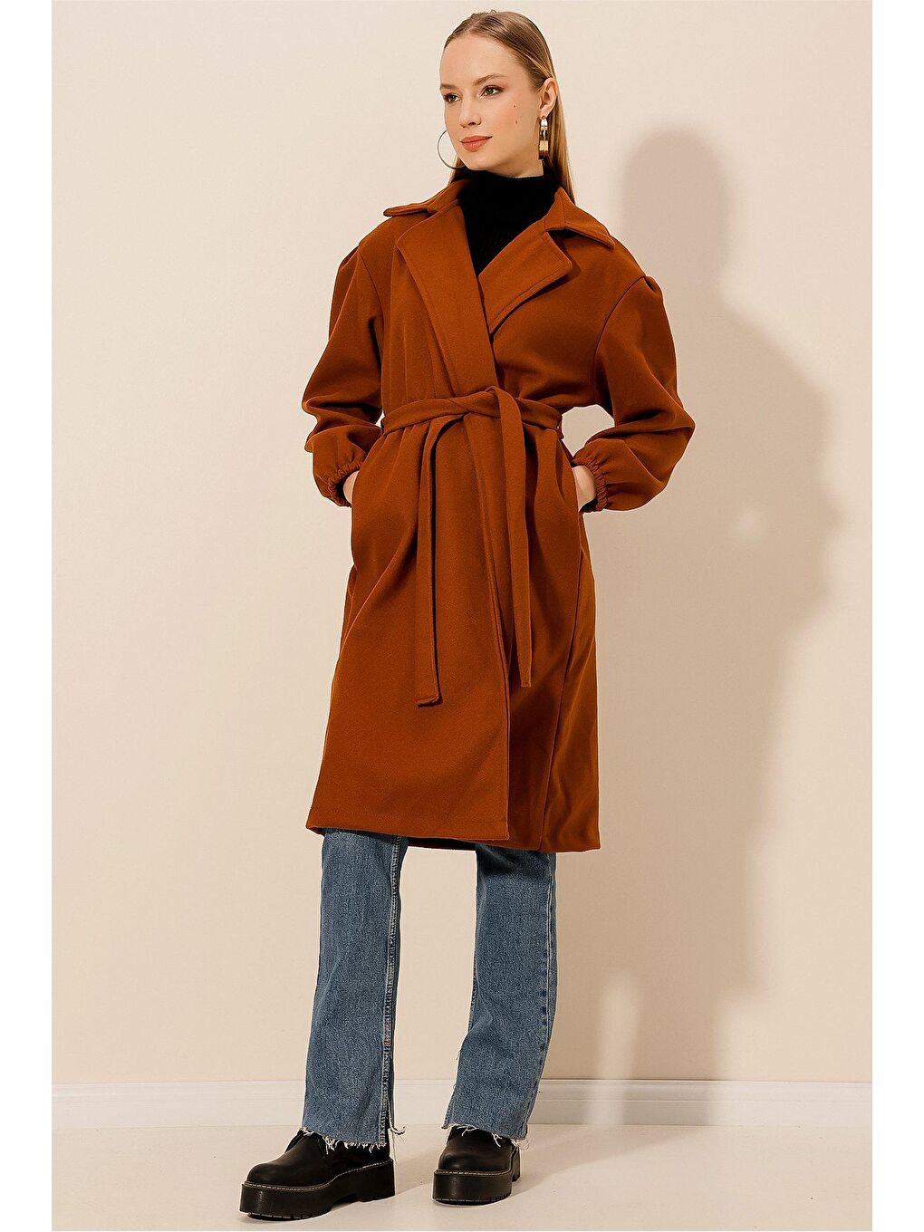 Kahverengi Kaşe Kuşaklı Oversize KABAN