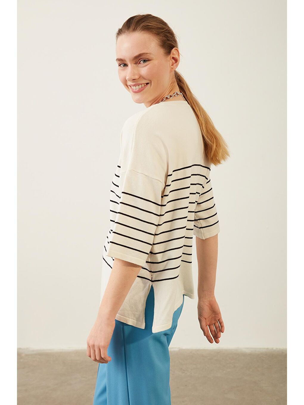 Ekru Bisiklet Yaka Kadın Çizgili Triko Bluz-2