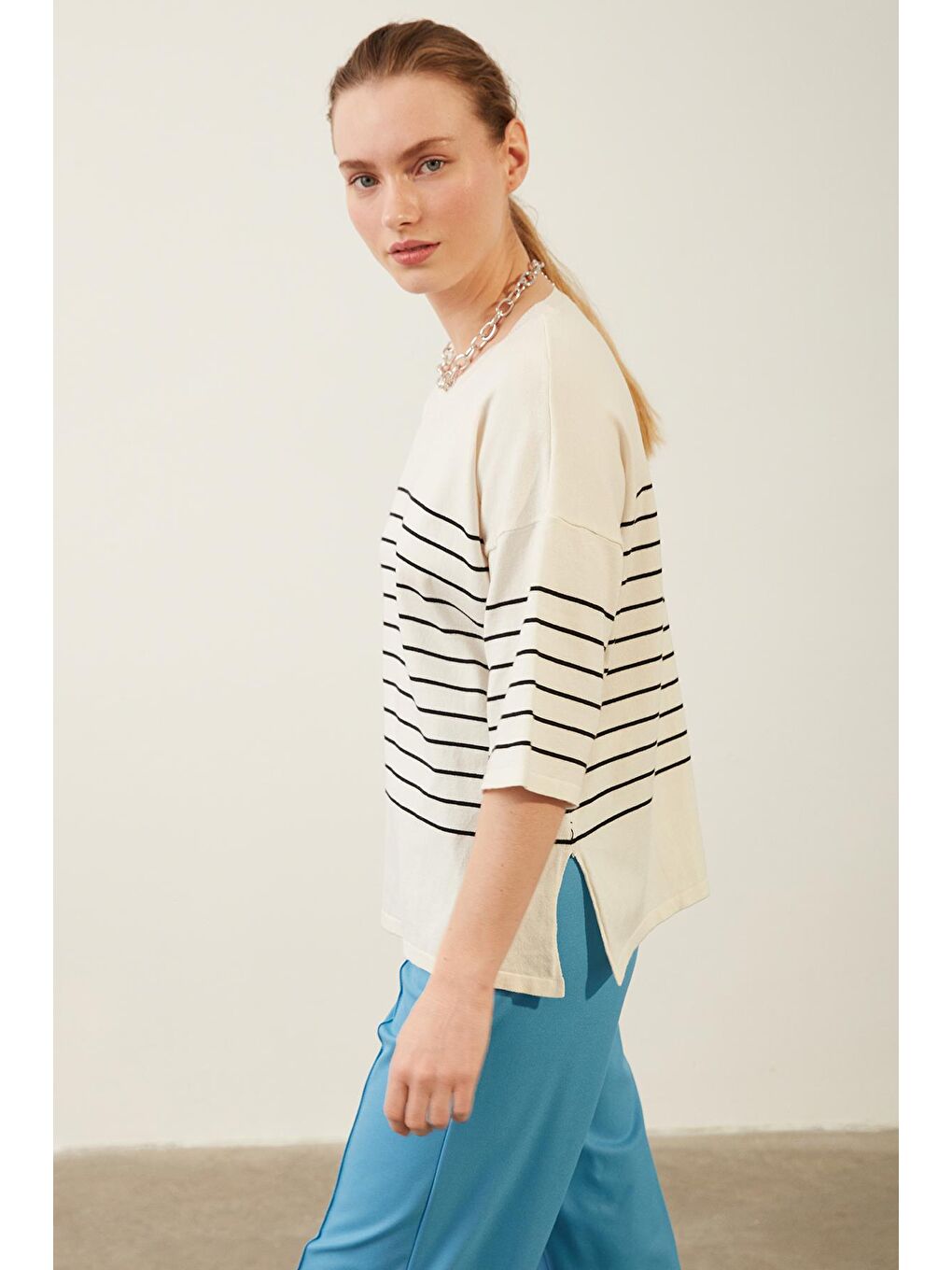 Ekru Bisiklet Yaka Kadın Çizgili Triko Bluz-4