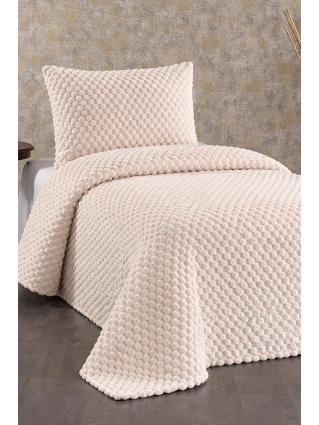 Ekru Cordoba Pelüş Tek Kişilik Yatak Örtüsü Krem