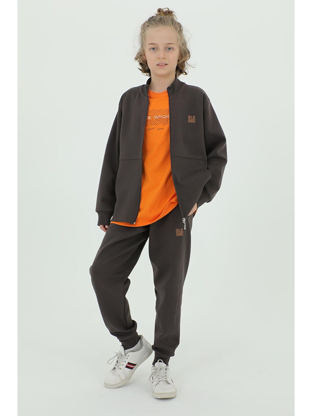 Kahverengi Erkek Çocuk Dik Yaka Baskı Detaylı Çift Cepli Hırkalı Üç Parça Eşofman Takımı