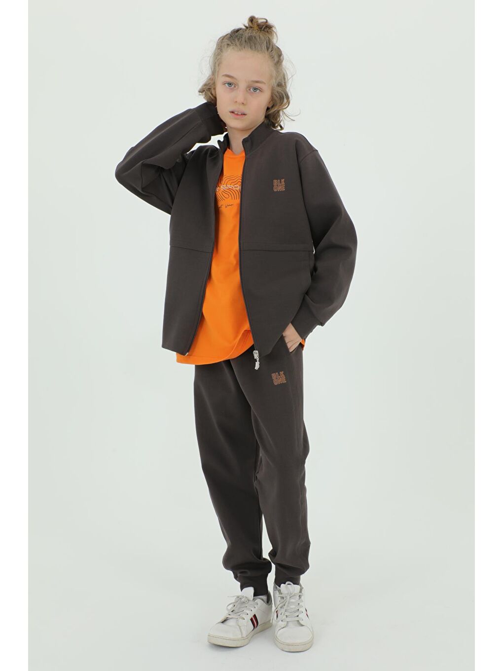 Kahverengi Erkek Çocuk Dik Yaka Baskı Detaylı Çift Cepli Hırkalı Üç Parça Eşofman Takımı-1