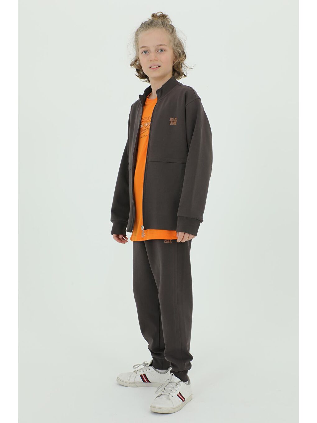 Kahverengi Erkek Çocuk Dik Yaka Baskı Detaylı Çift Cepli Hırkalı Üç Parça Eşofman Takımı-2