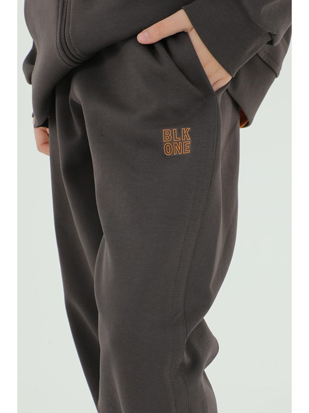 Kahverengi Erkek Çocuk Dik Yaka Baskı Detaylı Çift Cepli Hırkalı Üç Parça Eşofman Takımı-6