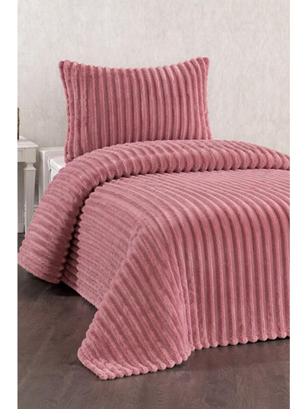 Pembe Granada Pelüş Tek Kişilik Yatak Örtüsü Gül Kurusu