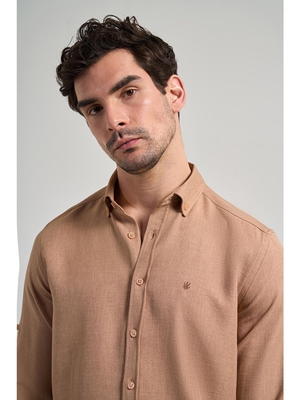 Kahverengi Camel Kısalabilir Kol Düz Gabardin Düğmeli Yaka Cepsiz Casual Slim Fit Gömlek 1004250124_595-3