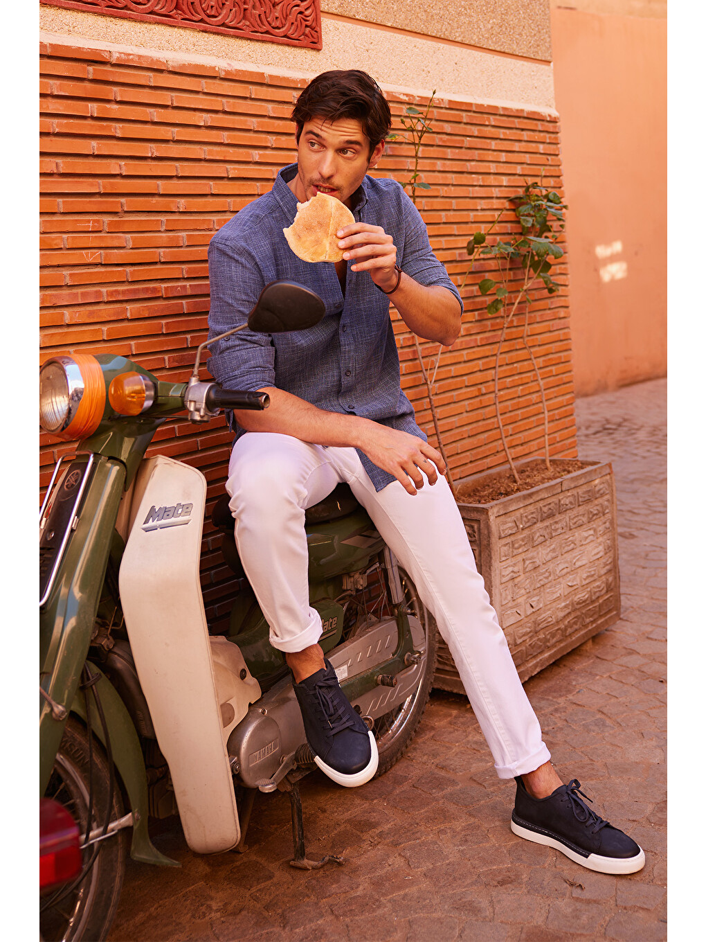 Erkek Lacivert Slim Fit Dar Kesim %100 Pamuk Düğmeli Yaka Gömlek-2