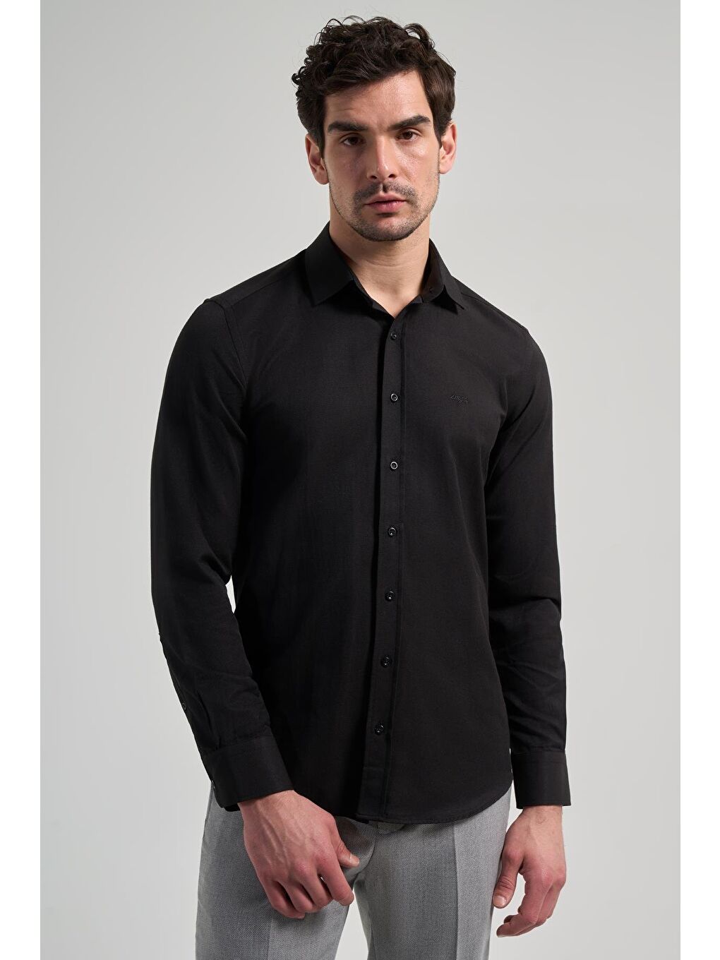 Siyah Sert Yaka Düz Classic Pamuklu Slim Fit Gömlek 1004250214