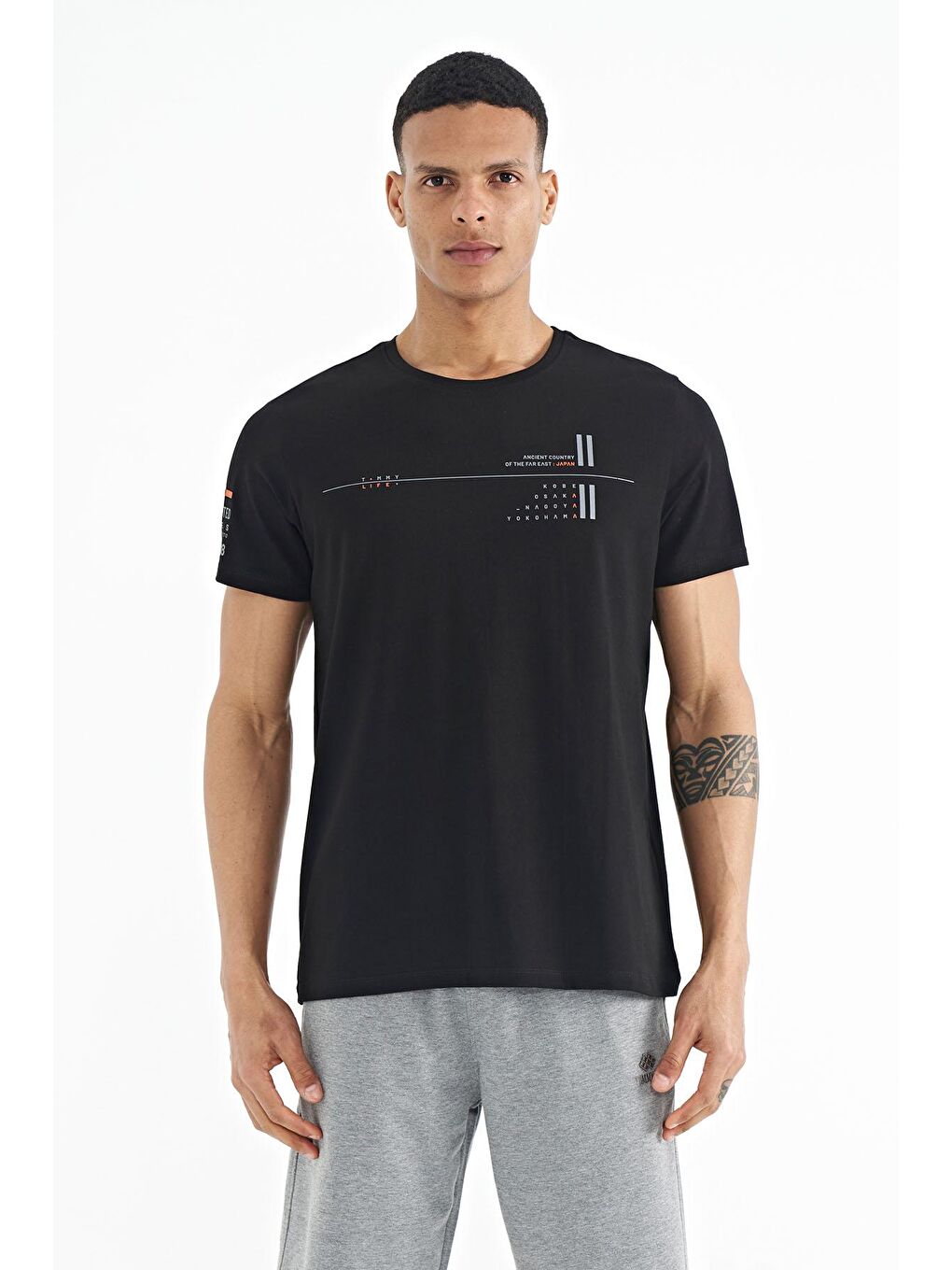 Siyah Ön Ve Kol Baskı Detaylı Standart Form O Yaka Erkek Tişört - 88213