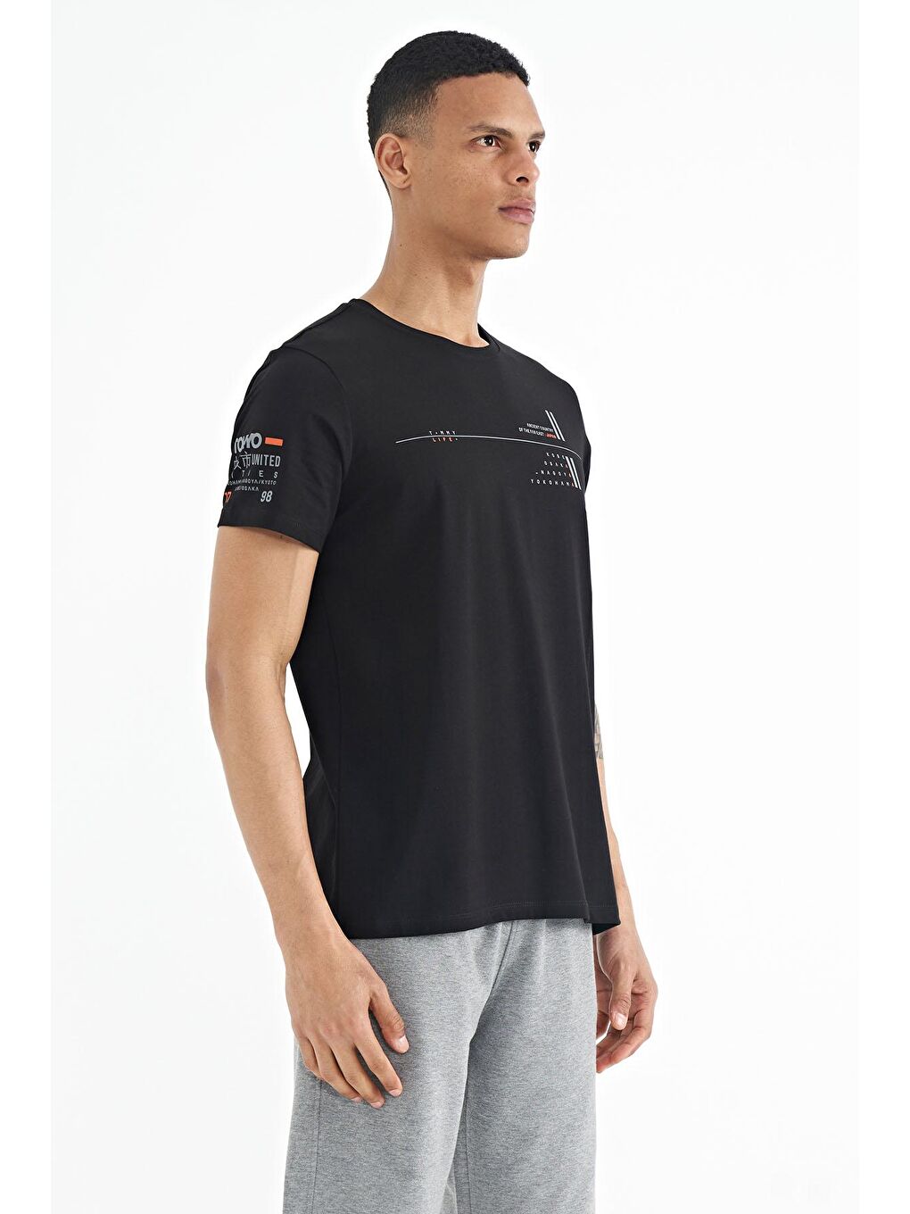 Siyah Ön Ve Kol Baskı Detaylı Standart Form O Yaka Erkek Tişört - 88213-2